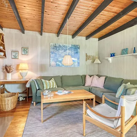 Vakantiehuis Elkea - 150m From The Sea By Interhome